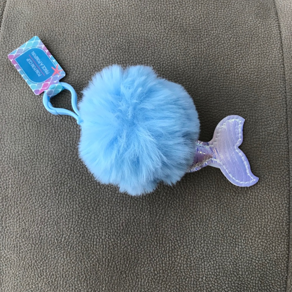 Final sale 🆓 w/ purchase new Pom Pom mermaid clip